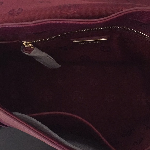 Tory Burch Thea Messenger Bag in Imperial Garnet - Picture 8 of 9